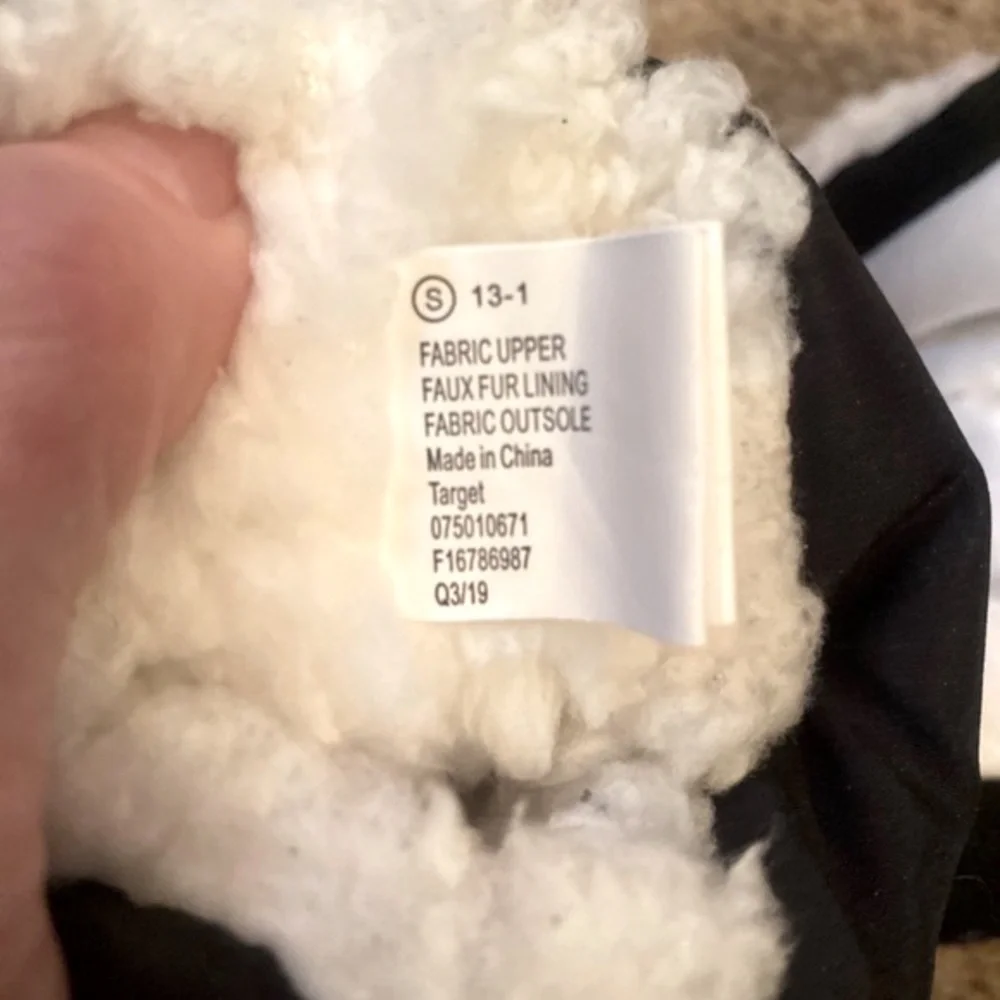 Kids slippers with fur lining. Size 13-1. Unworn.